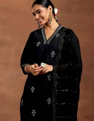 floral embroidered kurta with trouser & dupatta 3