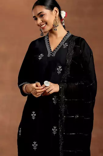 floral embroidered kurta with trouser & dupatta