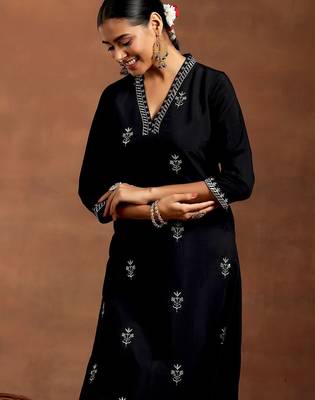 floral embroidered kurta with trouser & dupatta 6