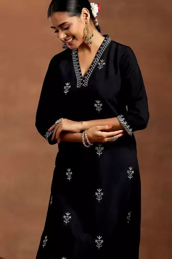 floral embroidered kurta with trouser & dupatta