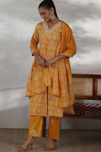 paisley printed thread work v-neck  cotton kurta with trouser & dupatta