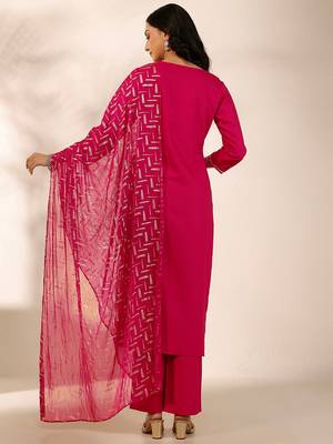 women embroidered regular kurta with trousers & with dupatta 4