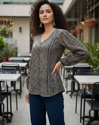 Black  pure cotton printed tunic for women 4