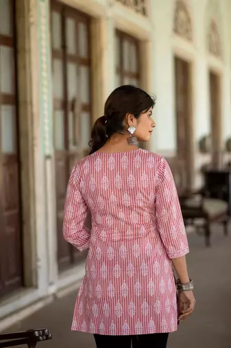 Pink  pure cotton printed tunic for women