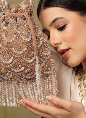crystal cascade coffee & gold scalloped embellsihed velvet potli 2