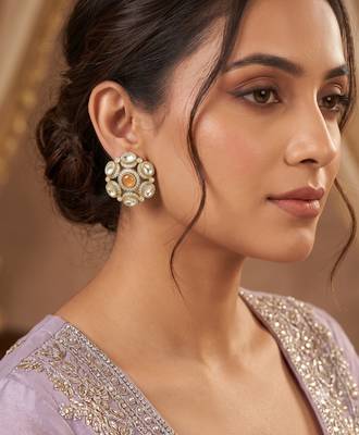 Pretty round shape peach kundan mehandi gold plated stud stud earring for women and girls 1