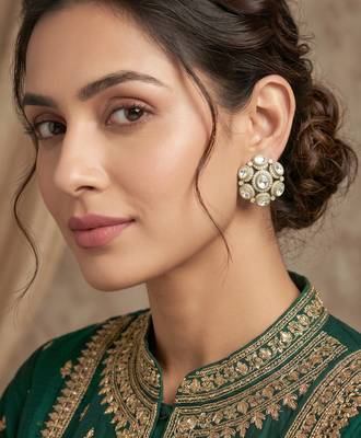 Smooth round shape white kundan mehandi gold plated stud stud earring for women and girls 1