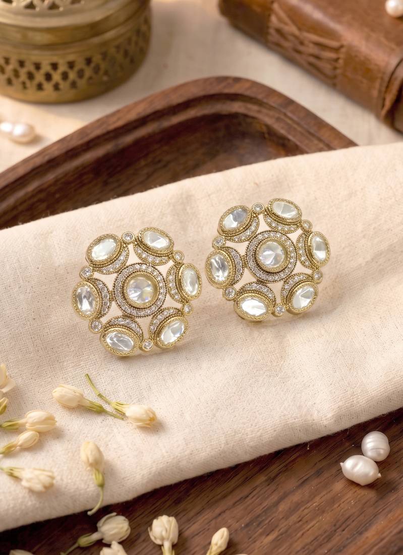 Smooth round shape white kundan mehandi gold plated stud stud earring for women and girls