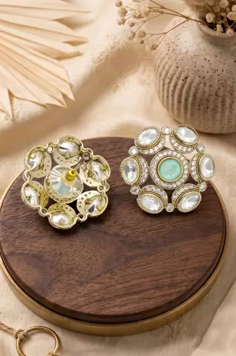 Splendid round shape mint kundan mehandi gold plated stud stud earring for women and girls
