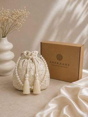 dangle  embellished potli with signature gift box 1