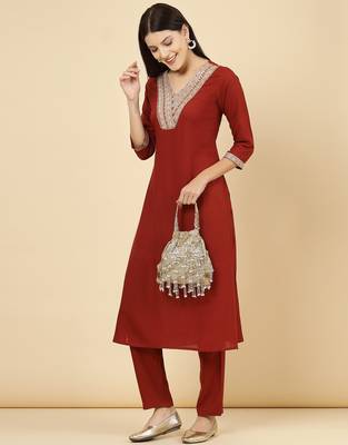 palmette embellished droop potli with signature gift box 2