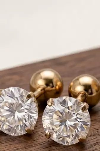 Sleek inlay solo gold plated stud earring