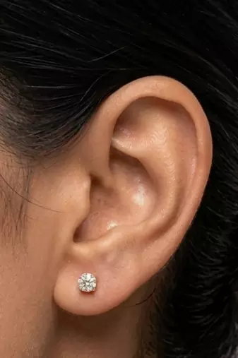 Sleek inlay solo gold plated stud earring