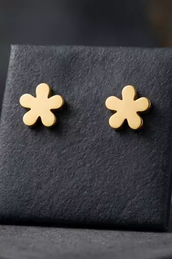 Cupid diasy gold plated stud earring