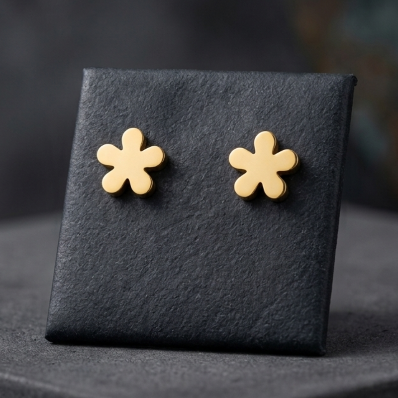 Cupid diasy gold plated stud earring