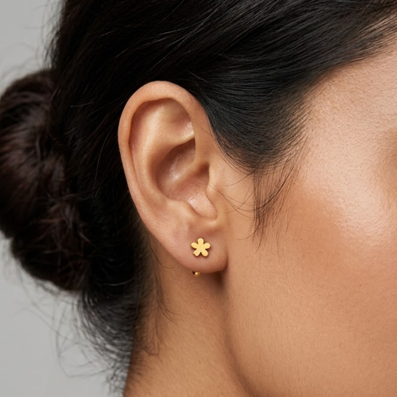 Cupid diasy gold plated stud earring