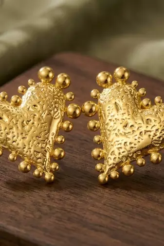 Glided heard gold plated stud earring