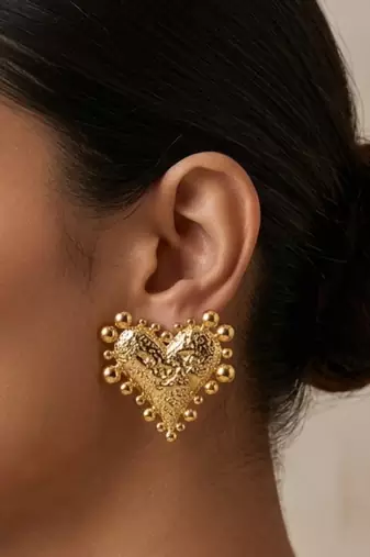 Glided heard gold plated stud earring