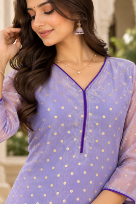 Women’s jaquard buti shimmer silk a-line flared kurta set with bottom 3