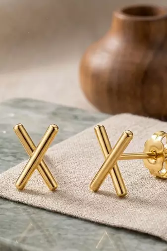 Crossline gold plated stud earring