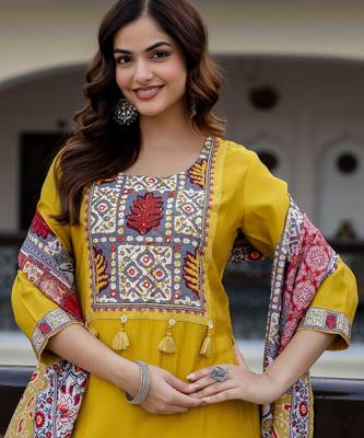 Green printed pure cotton kurta trouser dupatta set 1