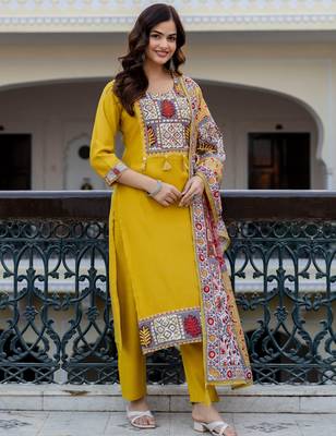Green printed pure cotton kurta trouser dupatta set 3