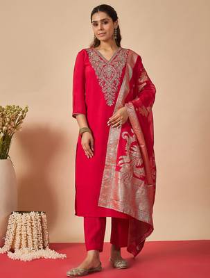 Pink embroidered silk kurta trouser dupatta set 4