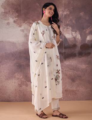 Cream embroidered silk kurta trouser dupatta set 3