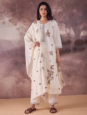 Cream embroidered silk kurta trouser dupatta set 4