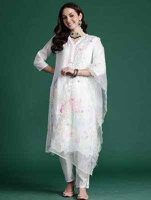 White printed silk kurta trouser dupatta set 4