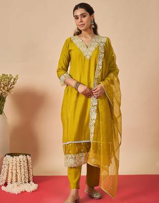 Green embroidered silk kurta trouser dupatta set 4