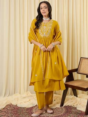 Yellow embroidered silk kurta trouser dupatta set 4