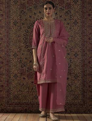 Pink embroidered silk kurta trouser dupatta set 4