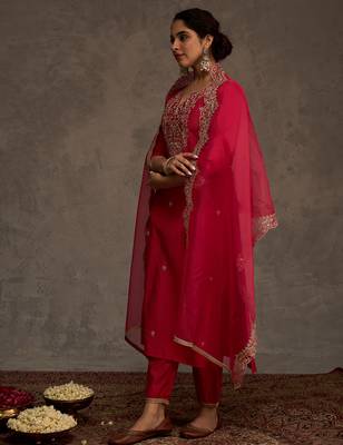 Pink embroidered liva kurta trouser dupatta set 3