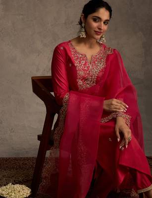 Pink embroidered liva kurta trouser dupatta set 4