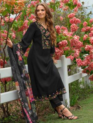 Black embroidered liva kurta trouser dupatta set 4