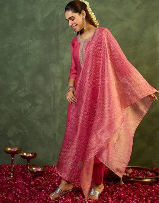 Pink embroidered silk kurta trouser dupatta set 3