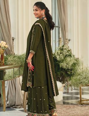 Green embroidered silk kurta trouser dupatta set 2