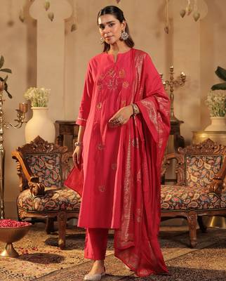 Pink embroidered silk kurta trouser dupatta set 4