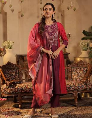Pink embroidered silk kurta trouser dupatta set 4