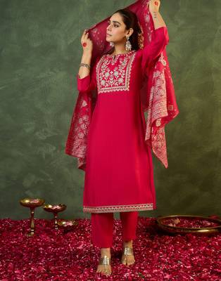 Pink embroidered silk kurta trouser dupatta set 4