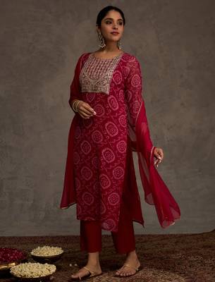 Pink printed georgette kurta trouser dupatta set 3