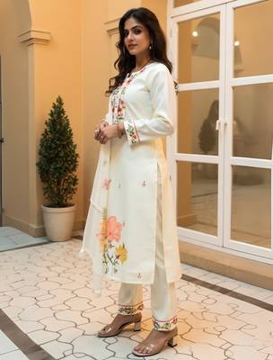 Off white embroidered pure cotton kurta trouser dupatta set 3