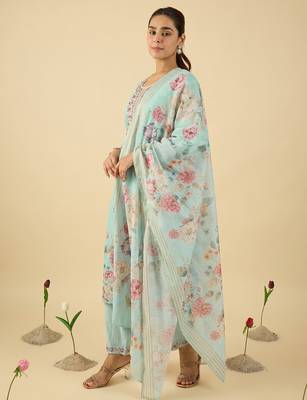 Blue embroidered linen kurta trouser dupatta set 3