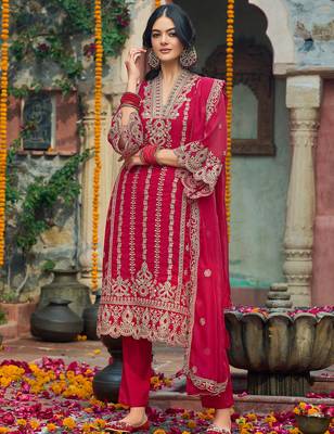 Red embroidered organza kurta trouser dupatta set 4