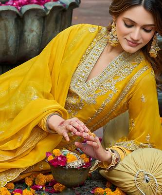 Yellow embroidered organza kurta trouser dupatta set 4