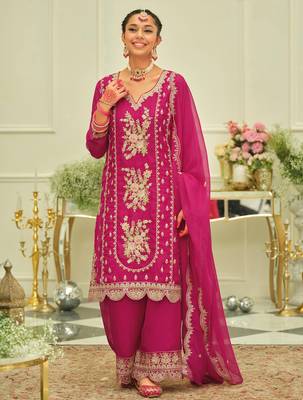 Pink embroidered organza kurta trouser dupatta set 4