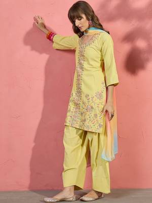 women floral embroidered thread work kurta with farshi salwar and dupatta 3