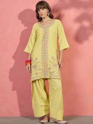 women floral embroidered thread work kurta with farshi salwar and dupatta 6