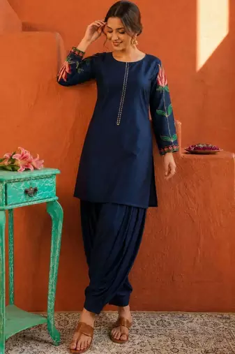 women floral embroidered regular thread work kurta with patiala